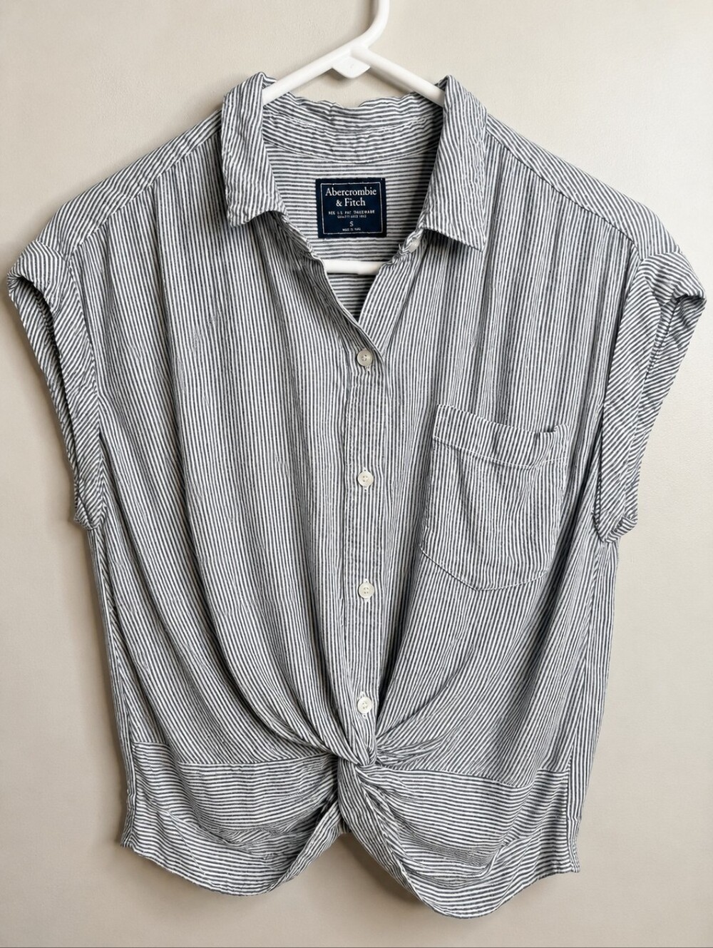 Abercrombie & Fitch Striped Twist Front Button Down Shirt Small
